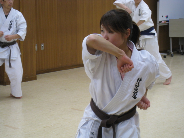 札幌の女性空手　空手道住吉塾
