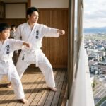 麻生の五差路や石狩方面の景色を背景に小学生と社会人が凛々しく型を披露する空手教室（札幌市北区・石狩市・空手道住吉塾）